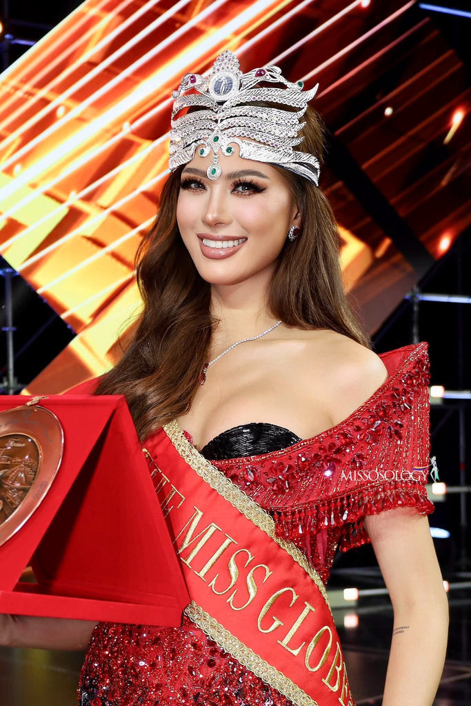 Miss Globe Crown 2025