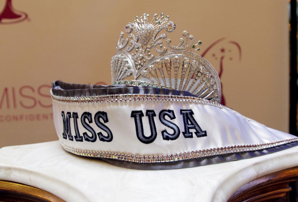 beauty pageant crown and sash